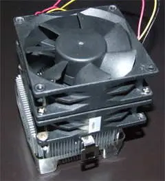 AthlonII X2 250用クーラーの改造。リテールクーラーのアルミは硬く、ネジは片側だけで十分にしっかり止まる。