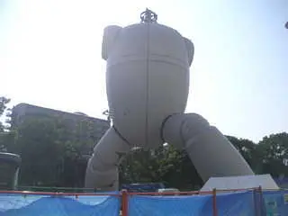 実物大鉄人28号組立て 5日目 胴体真正面