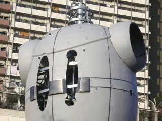 鉄人の背中にロケットタンクの穴