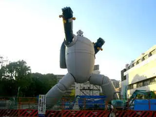 実物大鉄人 12日目 ロケットタンクがついた状態。正面より撮影