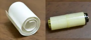 画用紙を巻く。電池を中に入れて巻く。