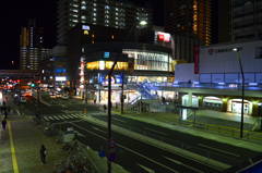 震災から17年目の新長田の夜景。ビル群が立ち並ぶ。